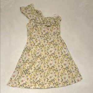 Francesca’s yellow floral dress